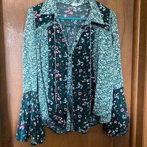 Easel top bell sleeves